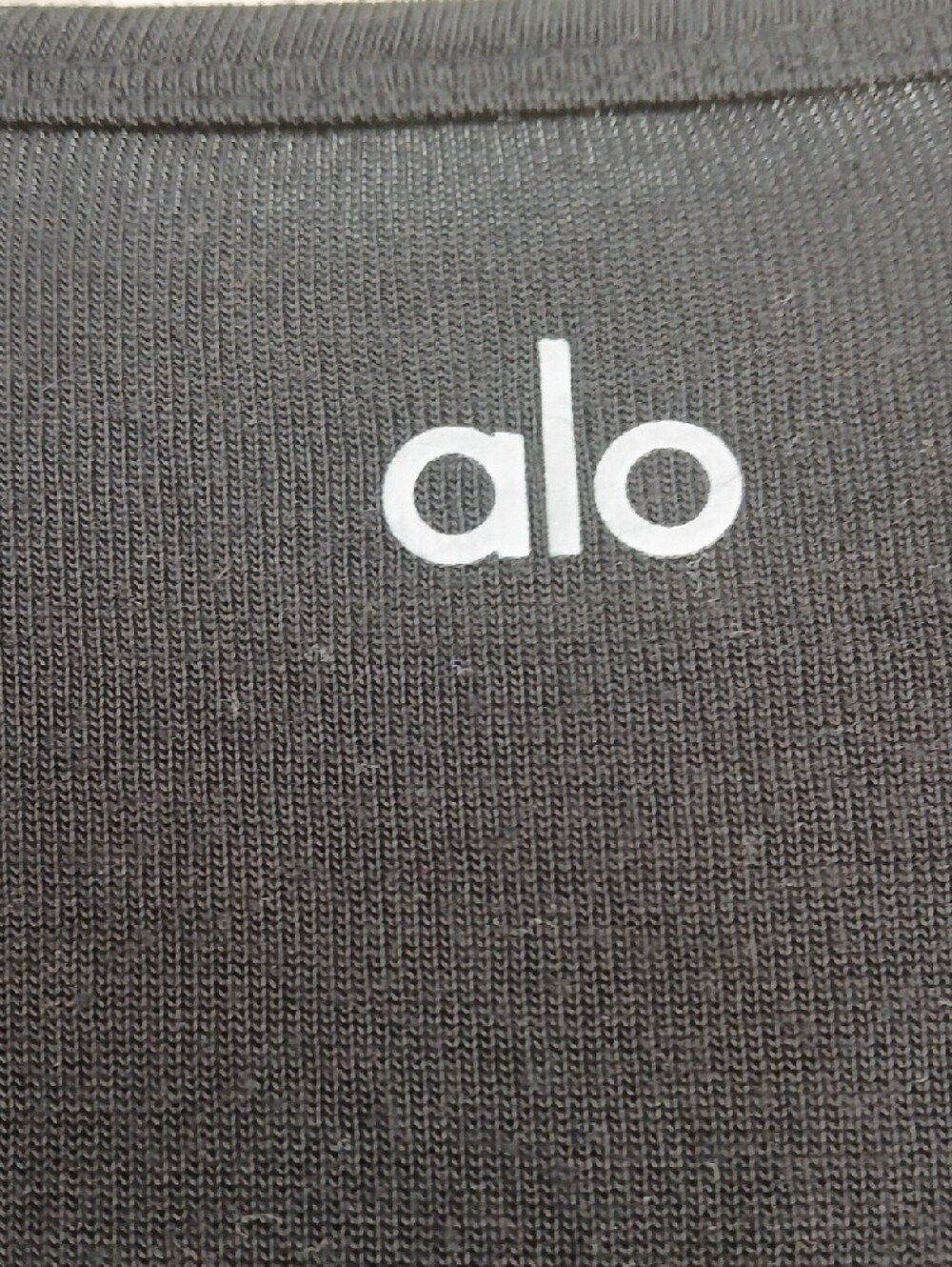 ALO Yoga Black Long-Sleeve Twist Front Crop Top - Picture 2 of 4